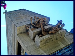 Toronto Financial District 82 - Rogers Centre, funny sculptures